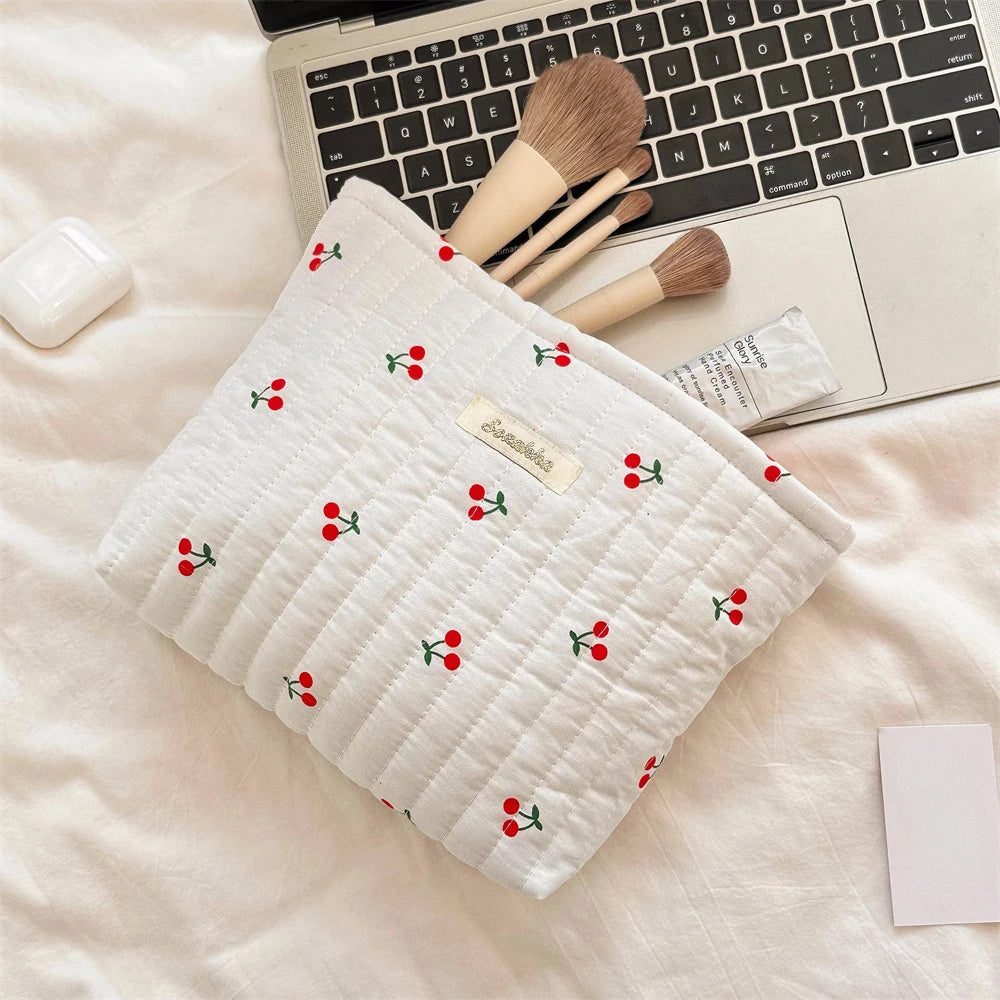 Quilted Cotton Ladies Travel Storage Bag Retro Cherry Women's Cosmetic Bags Cute Design Girls Pencil Case Makeup Bag Handbags