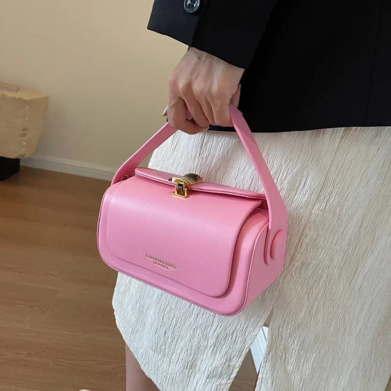 Classic Black Shoulder Bag Women's Versatile Retro Crossbody Square Bags 2024 New Large Capacity Textured Leather Flap Handbags